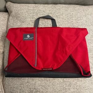 Eagle Creek garment folder, medium